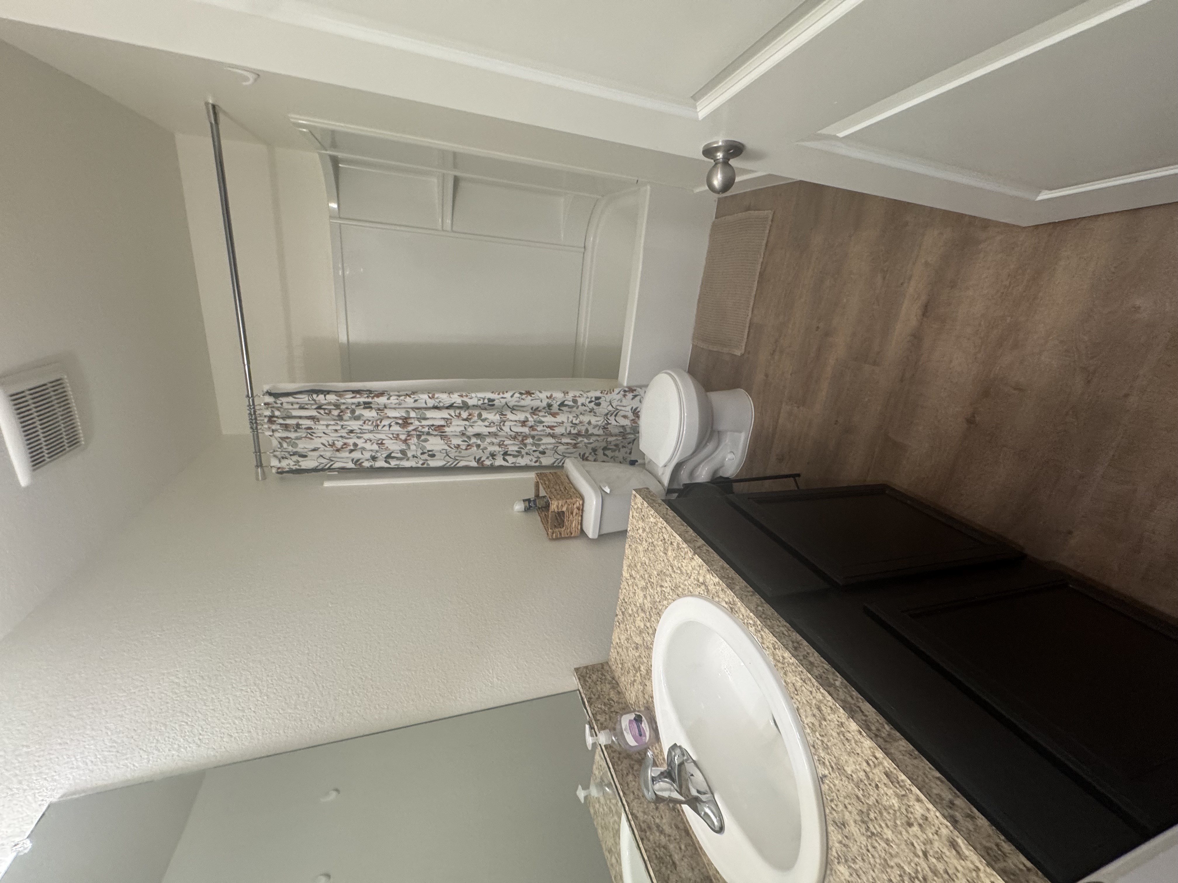 Breanna Ln - Image 6